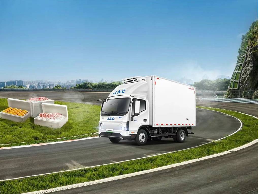 冷链1号,鲜链无忧!江淮新能源轻卡ES9冷藏车突破绿色运力瓶颈 - 第1张 - 提加商用车网 冷链1号,鲜链无忧!江淮新能源轻卡ES9冷藏车突破绿色运力瓶颈 - 第1张