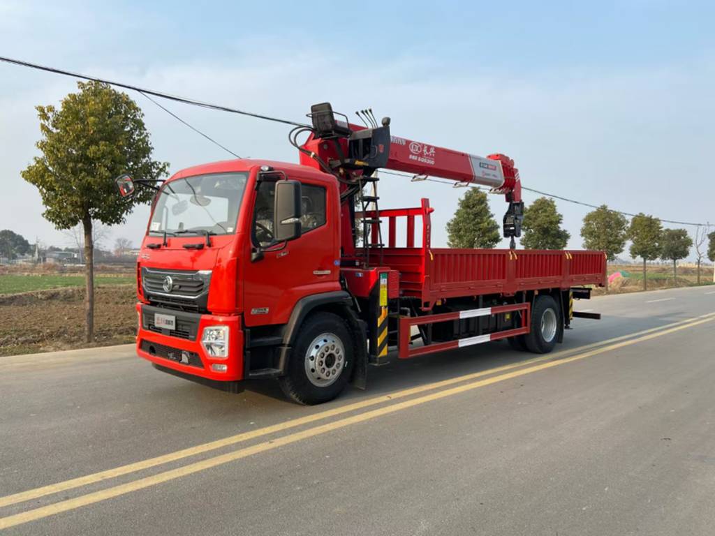 黄金动力+超强承载！东风专致随车吊底盘重塑工程运输新标杆 - 第1张