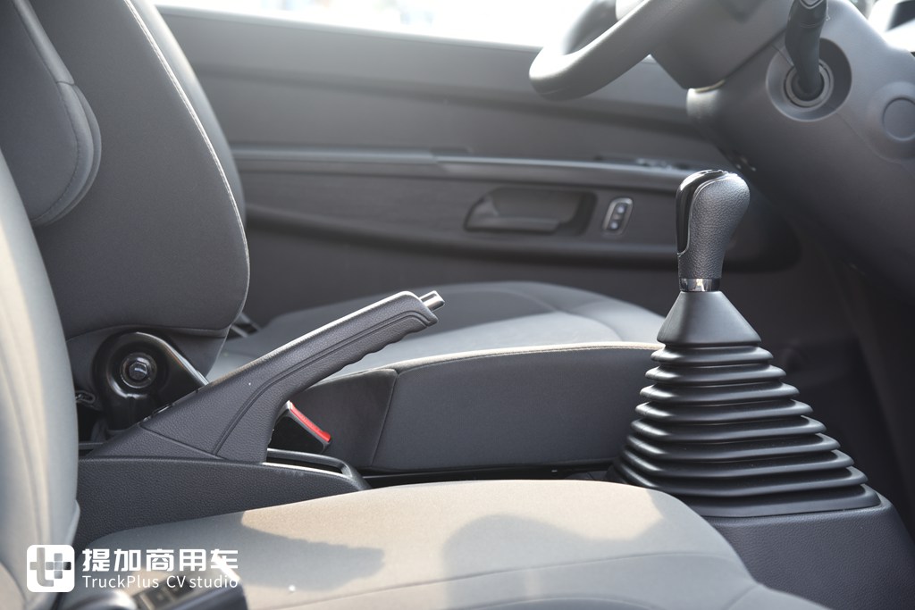 轻卡界“神车”再进化:百万用户见证,全新江铃顺达如何续写国民卡车传奇? - 第11张 - 提加商用车网 轻卡界“神车”再进化:百万用户见证,全新江铃顺达如何续写国民卡车传奇? - 第11张