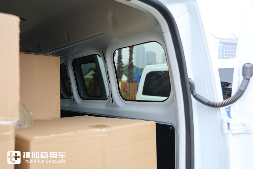 7.1方超大空间,18分钟超快补能,开瑞江豚E7安驾超充版来啦! - 第12张 - 提加商用车网 7.1方超大空间,18分钟超快补能,开瑞江豚E7安驾超充版来啦! - 第12张
