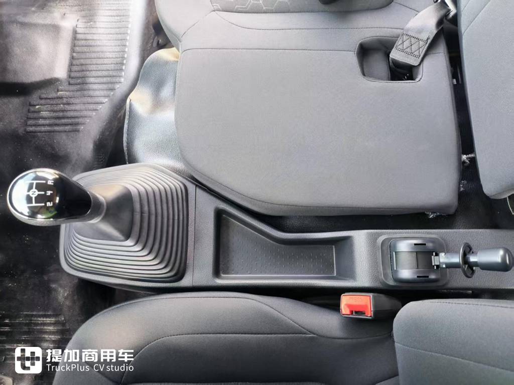 轻卡界“神车”再进化:百万用户见证,全新江铃顺达如何续写国民卡车传奇? - 第12张 - 提加商用车网 轻卡界“神车”再进化:百万用户见证,全新江铃顺达如何续写国民卡车传奇? - 第12张