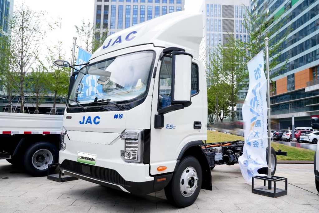 【有卡有料】江淮1卡闪耀2025商用车金融大会,品牌势能再升级 - 第3张 - 提加商用车网 【有卡有料】江淮1卡闪耀2025商用车金融大会,品牌势能再升级 - 第3张