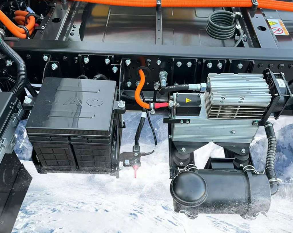 冷链1号,鲜链无忧!江淮新能源轻卡ES9冷藏车突破绿色运力瓶颈 - 第3张 - 提加商用车网 冷链1号,鲜链无忧!江淮新能源轻卡ES9冷藏车突破绿色运力瓶颈 - 第3张