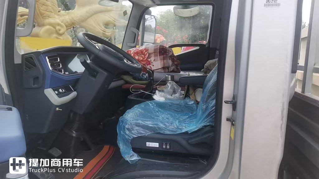王世元的货运搭档:宽体领航大G-LNG轻卡开启高效运输新体验 - 第4张 - 提加商用车网 王世元的货运搭档:宽体领航大G-LNG轻卡开启高效运输新体验 - 第4张