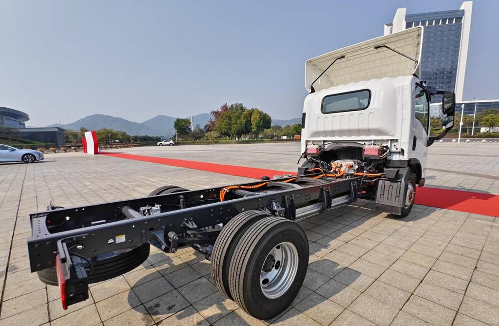 450km超长续航!乘龙L2V大电量轻卡城配运输无忧 - 第4张 - 提加商用车网 450km超长续航!乘龙L2V大电量轻卡城配运输无忧 - 第4张