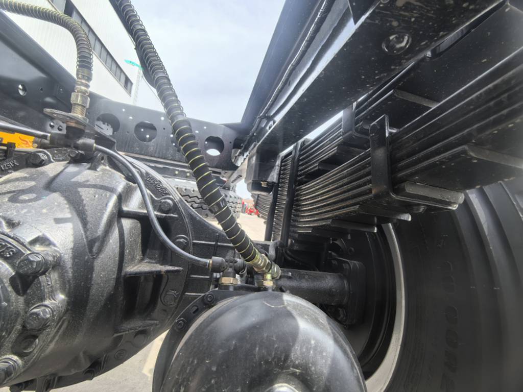 黄金动力+超强承载！东风专致随车吊底盘重塑工程运输新标杆 - 第4张