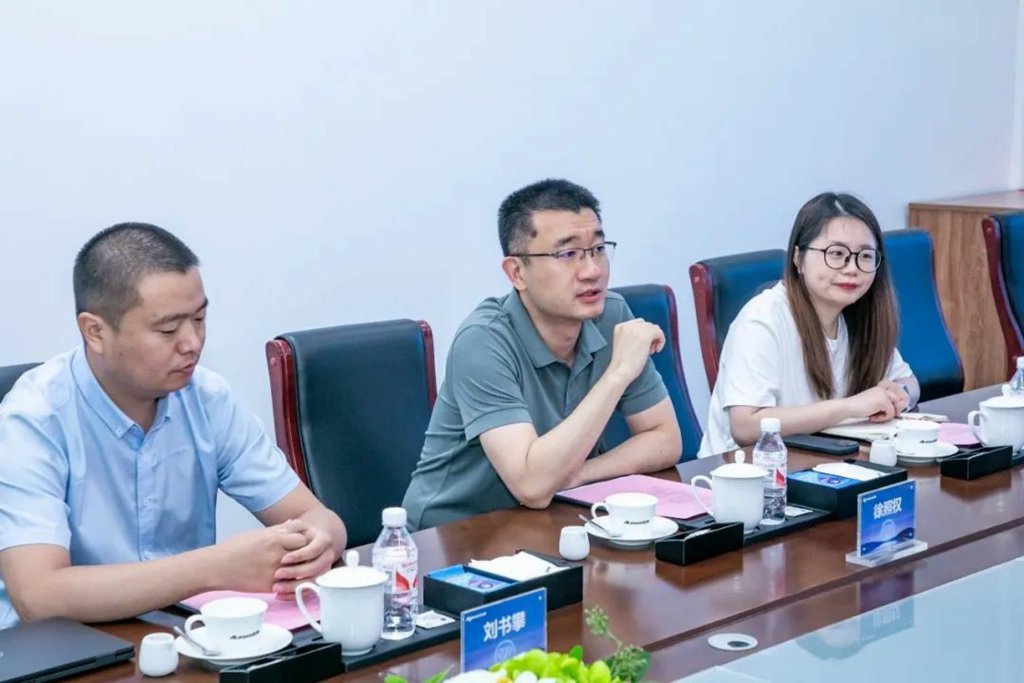 打造行业新典范!福田欧曼与诚泰租赁达成500台新能源重卡采购合作,共筑绿色运力新生态 - 第2张 - 提加商用车网 打造行业新典范!福田欧曼与诚泰租赁达成500台新能源重卡采购合作,共筑绿色运力新生态 - 第2张