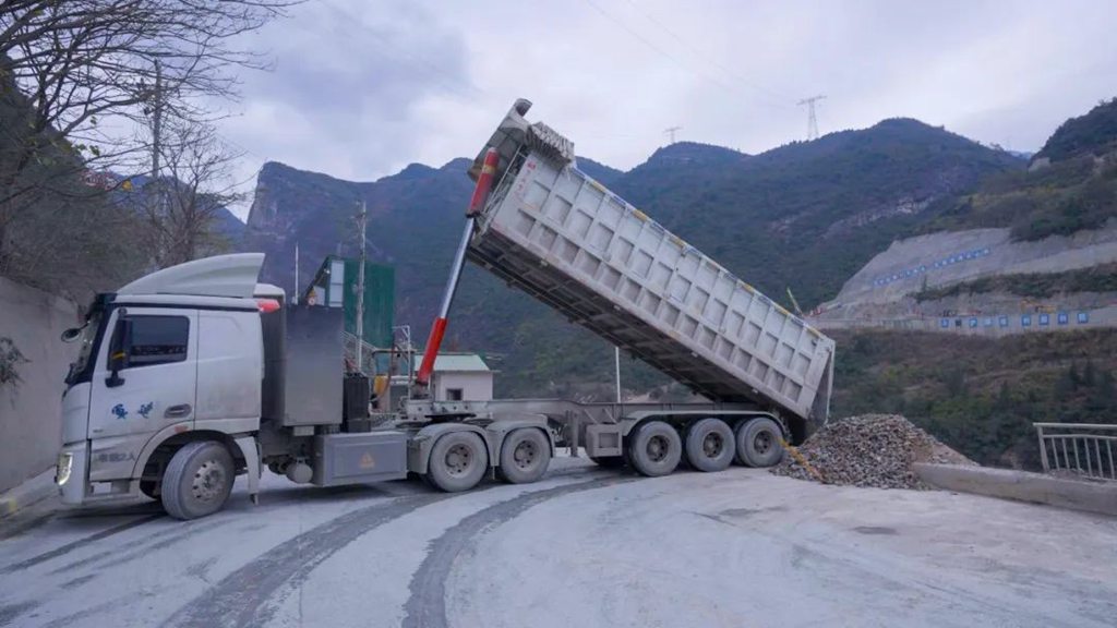 既“稳”又“值”,徐工新能源重卡书写砂石运输场景新答卷 - 第2张 - 提加商用车网 既“稳”又“值”,徐工新能源重卡书写砂石运输场景新答卷 - 第2张