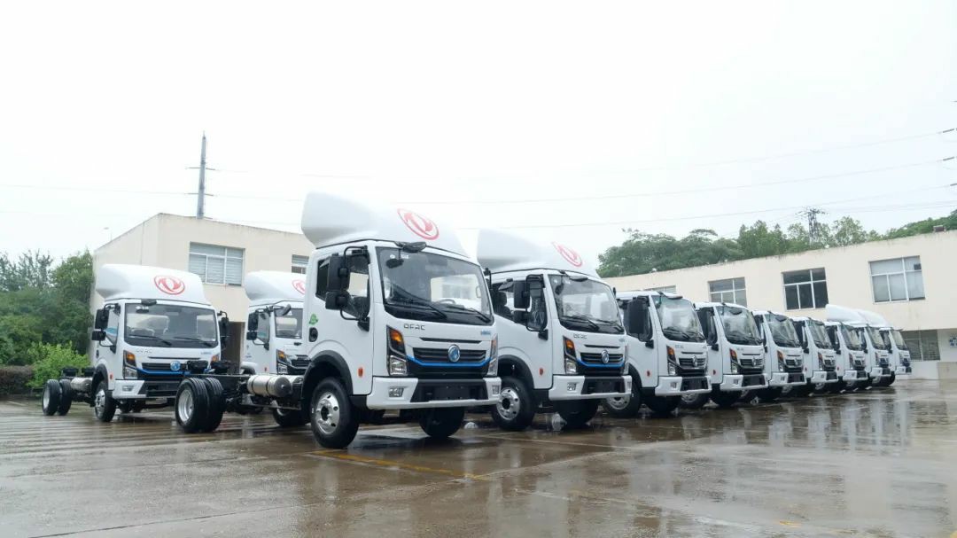 首批全新东风多利卡康陆威轻卡交付盛辉物流,东康D2.5动力启航城际高效新程 - 第2张 - 提加商用车网 首批全新东风多利卡康陆威轻卡交付盛辉物流,东康D2.5动力启航城际高效新程 - 第2张