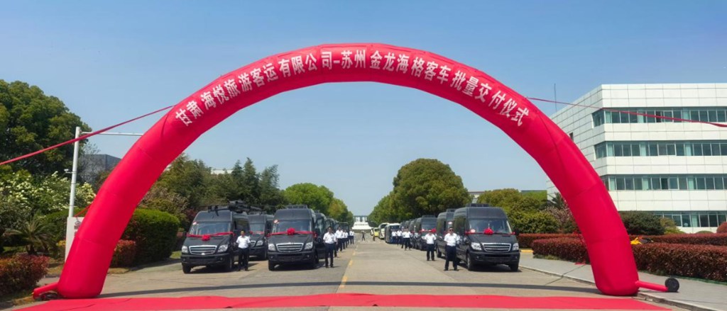 征服3860米海拔!苏州金龙高端定制9座睿星轻客畅行甘青大环线 - 第2张 - 提加商用车网 征服3860米海拔!苏州金龙高端定制9座睿星轻客畅行甘青大环线 - 第2张