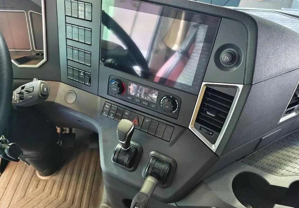39.99万元买630马力燃气车 还送一台奇瑞冰淇淋!看奇瑞商用车全新“金凤凰”重卡 - 第11张 - 提加商用车网 39.99万元买630马力燃气车 还送一台奇瑞冰淇淋!看奇瑞商用车全新“金凤凰”重卡 - 第11张