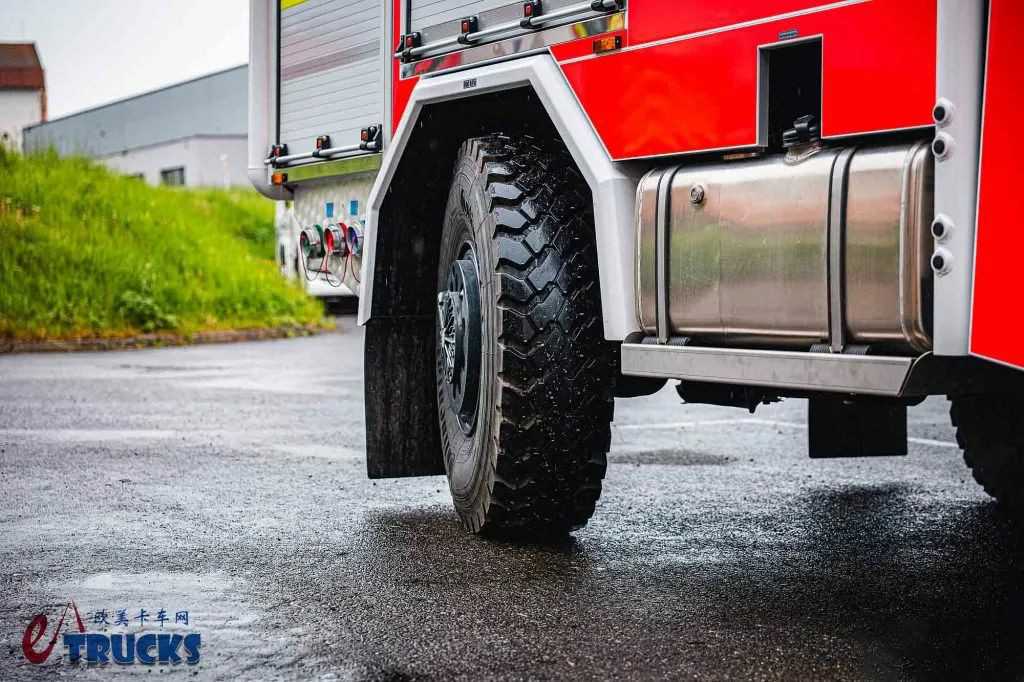 风冷V8+全轮转向,通过性超强!如此短小精悍的太脱拉Force消防车见过吗 - 第12张 - 提加商用车网 风冷V8+全轮转向,通过性超强!如此短小精悍的太脱拉Force消防车见过吗 - 第12张