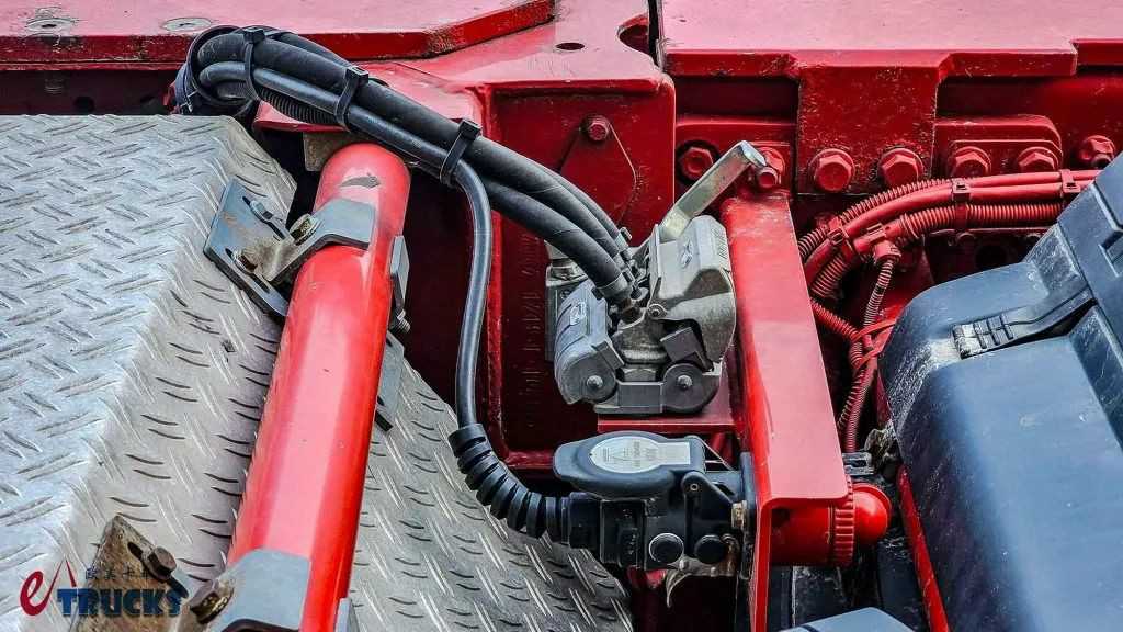 牵引车后还带“挂车桥”?风电运输利器,这台奔驰Actros大件牵引车不一样 - 第14张 - 提加商用车网 牵引车后还带“挂车桥”?风电运输利器,这台奔驰Actros大件牵引车不一样 - 第14张