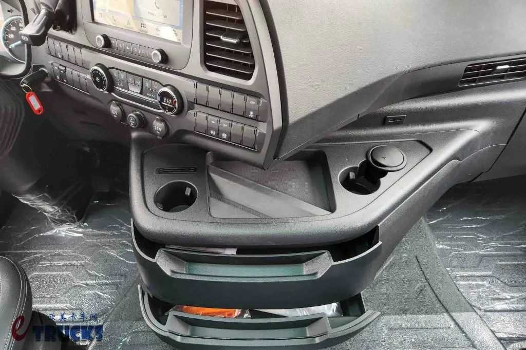 欧洲最具性价比重卡？二代发动机+电子后视镜，福特第二代F-MAX来袭，实拍带您看实力几何 - 第14张