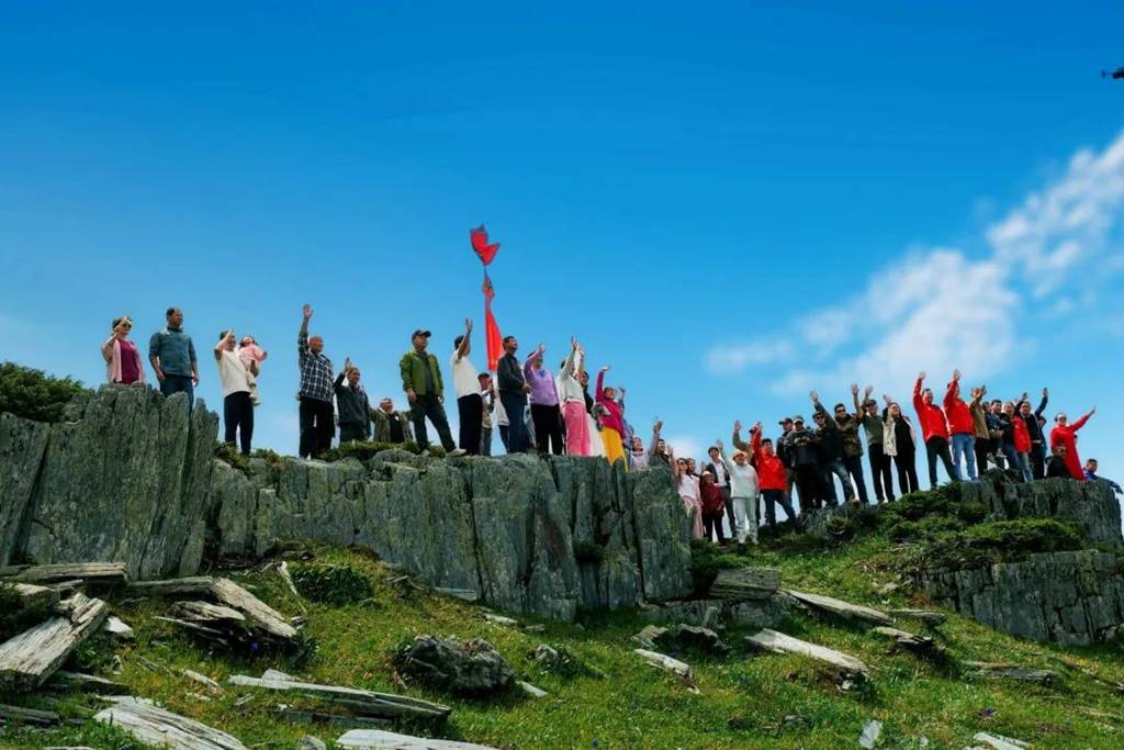 江淮悍途PHEV，打开“神的自留地”：一场阿勒泰的文学越野朝圣 - 第1张