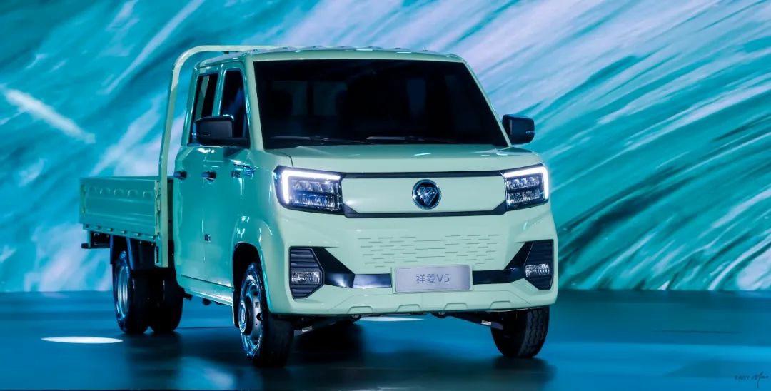祥菱V5:宽体重载新标杆,解锁末端物流高效新姿态 - 第1张 - 提加商用车网 祥菱V5:宽体重载新标杆,解锁末端物流高效新姿态 - 第1张