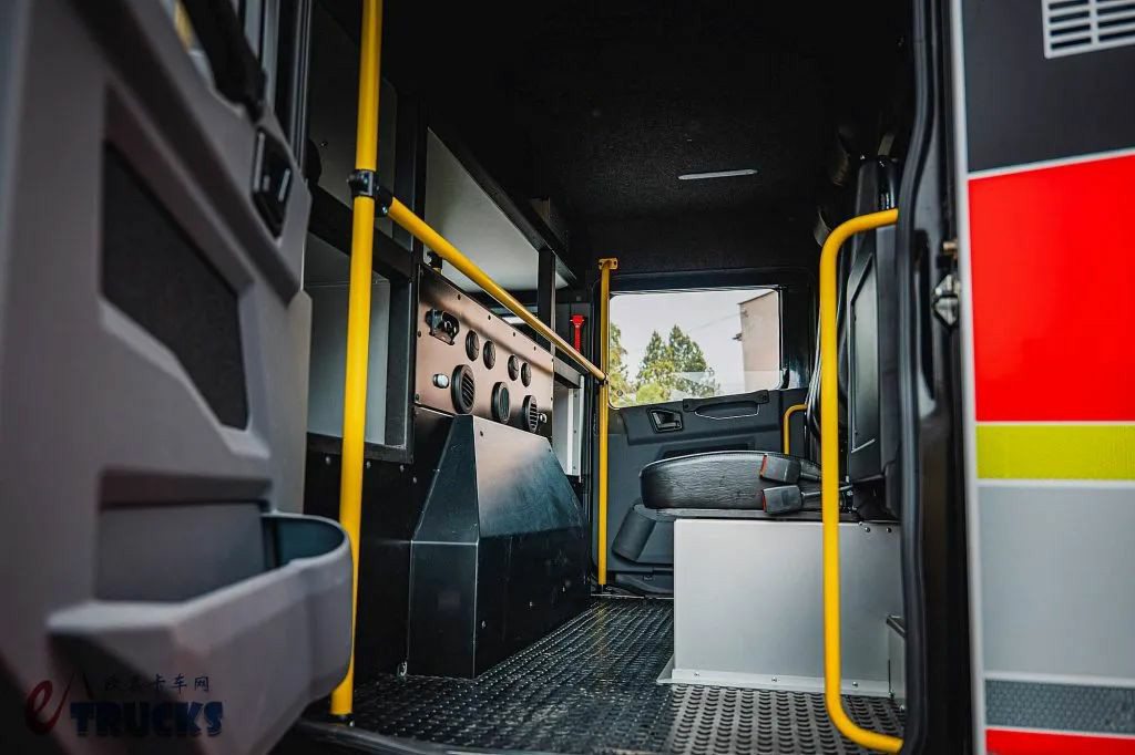 风冷V8+全轮转向,通过性超强!如此短小精悍的太脱拉Force消防车见过吗 - 第20张 - 提加商用车网 风冷V8+全轮转向,通过性超强!如此短小精悍的太脱拉Force消防车见过吗 - 第20张