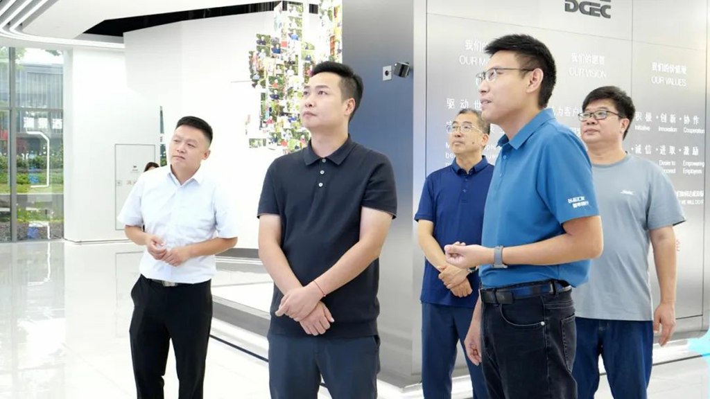 首批全新东风多利卡康陆威轻卡交付盛辉物流,东康D2.5动力启航城际高效新程 - 第3张 - 提加商用车网 首批全新东风多利卡康陆威轻卡交付盛辉物流,东康D2.5动力启航城际高效新程 - 第3张