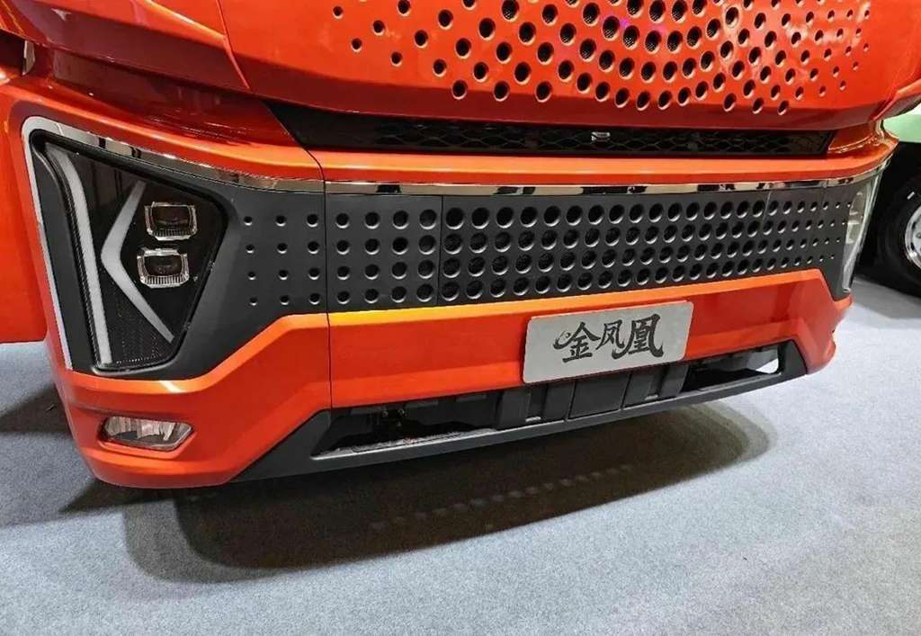 39.99万元买630马力燃气车 还送一台奇瑞冰淇淋!看奇瑞商用车全新“金凤凰”重卡 - 第3张 - 提加商用车网 39.99万元买630马力燃气车 还送一台奇瑞冰淇淋!看奇瑞商用车全新“金凤凰”重卡 - 第3张