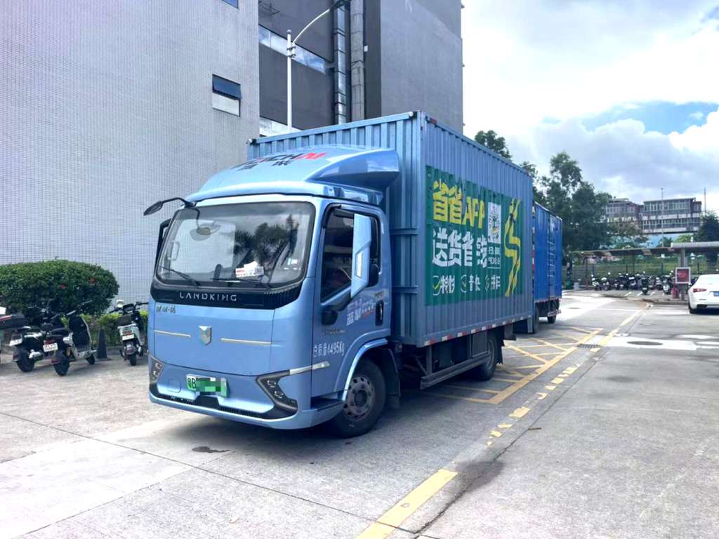 广东谢师傅的“省钱秘籍”:这台蓝擎纯电轻卡让他货运无忧! - 第4张 - 提加商用车网 广东谢师傅的“省钱秘籍”:这台蓝擎纯电轻卡让他货运无忧! - 第4张