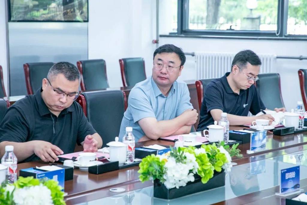 打造行业新典范!福田欧曼与诚泰租赁达成500台新能源重卡采购合作,共筑绿色运力新生态 - 第3张 - 提加商用车网 打造行业新典范!福田欧曼与诚泰租赁达成500台新能源重卡采购合作,共筑绿色运力新生态 - 第3张