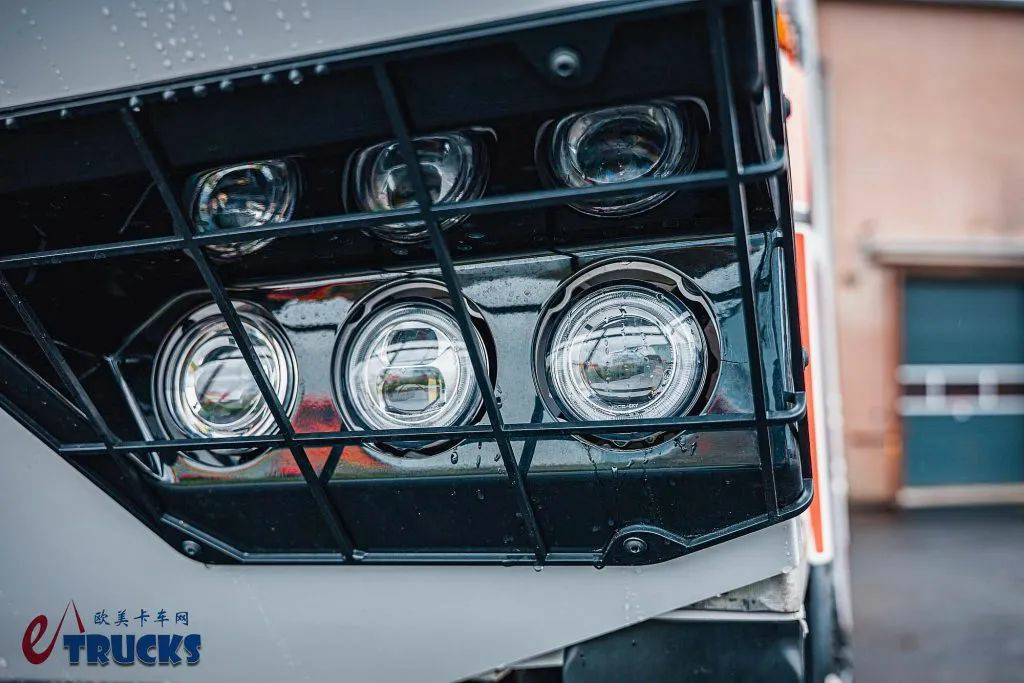 风冷V8+全轮转向,通过性超强!如此短小精悍的太脱拉Force消防车见过吗 - 第4张 - 提加商用车网 风冷V8+全轮转向,通过性超强!如此短小精悍的太脱拉Force消防车见过吗 - 第4张