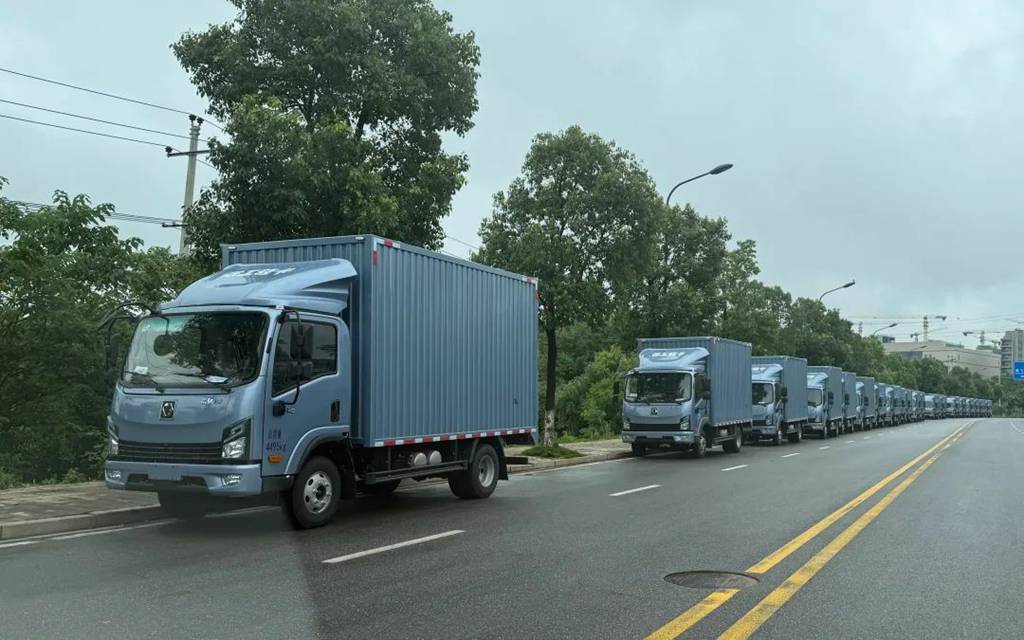 “绿色方阵”开进长沙!百台徐工新能源轻卡集中交付 - 第4张 - 提加商用车网 “绿色方阵”开进长沙!百台徐工新能源轻卡集中交付 - 第4张