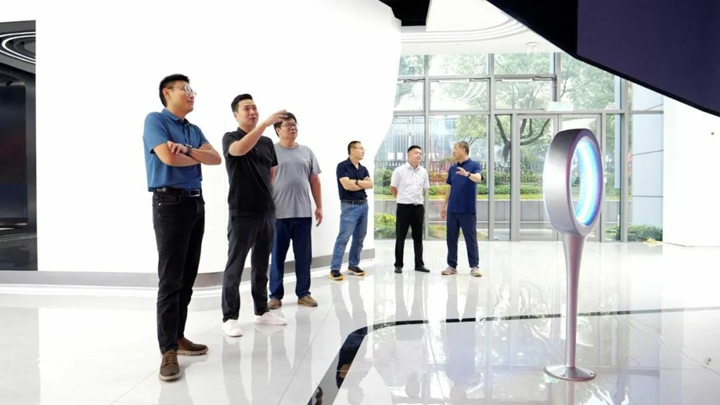 首批全新东风多利卡康陆威轻卡交付盛辉物流,东康D2.5动力启航城际高效新程 - 第4张 - 提加商用车网 首批全新东风多利卡康陆威轻卡交付盛辉物流,东康D2.5动力启航城际高效新程 - 第4张