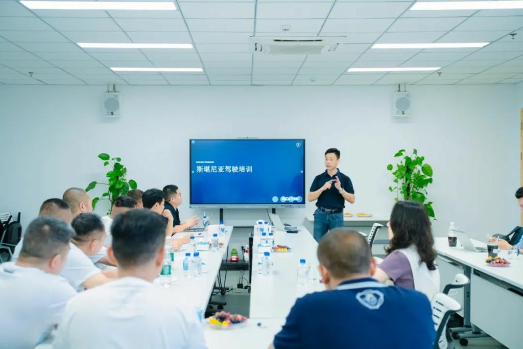 斯堪尼亚交付华鹏飞25辆Super,助力TIR业务升级 - 第5张 - 提加商用车网 斯堪尼亚交付华鹏飞25辆Super,助力TIR业务升级 - 第5张