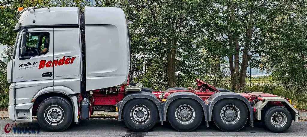 牵引车后还带“挂车桥”?风电运输利器,这台奔驰Actros大件牵引车不一样 - 第5张 - 提加商用车网 牵引车后还带“挂车桥”?风电运输利器,这台奔驰Actros大件牵引车不一样 - 第5张