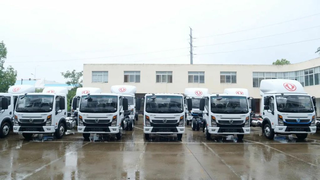 首批全新东风多利卡康陆威轻卡交付盛辉物流,东康D2.5动力启航城际高效新程 - 第5张 - 提加商用车网 首批全新东风多利卡康陆威轻卡交付盛辉物流,东康D2.5动力启航城际高效新程 - 第5张