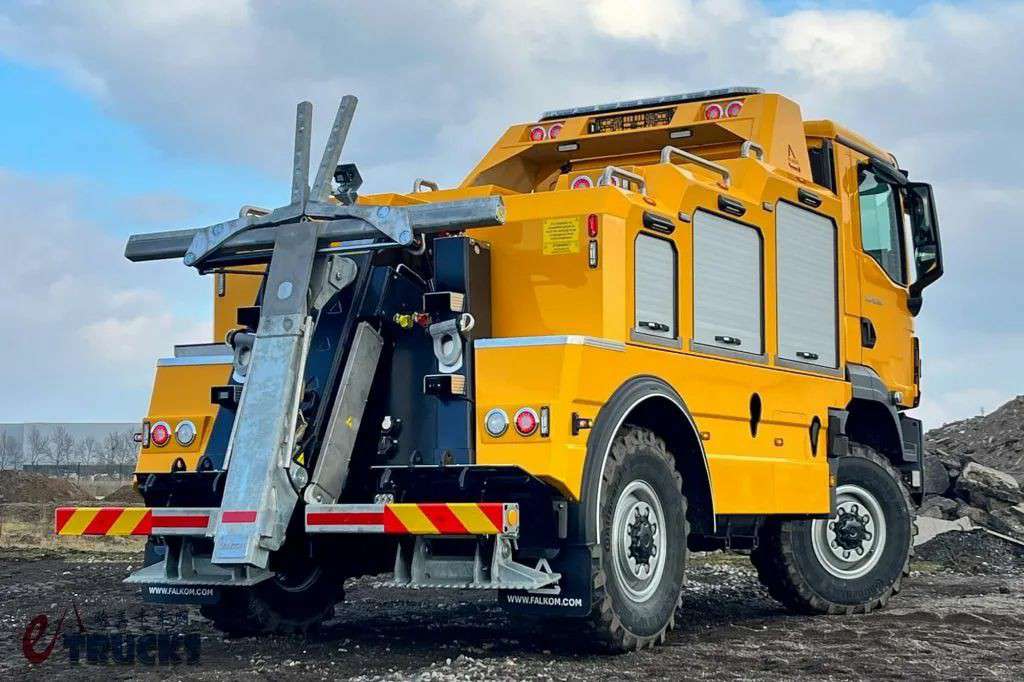 4×4全驱越野性能强,车身结构超紧凑!曼恩TGM四驱清障车实拍 - 第6张 - 提加商用车网 4×4全驱越野性能强,车身结构超紧凑!曼恩TGM四驱清障车实拍 - 第6张