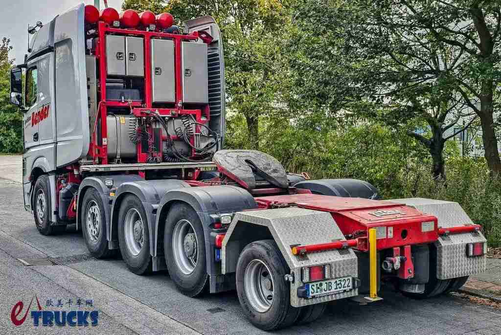 牵引车后还带“挂车桥”?风电运输利器,这台奔驰Actros大件牵引车不一样 - 第7张 - 提加商用车网 牵引车后还带“挂车桥”?风电运输利器,这台奔驰Actros大件牵引车不一样 - 第7张
