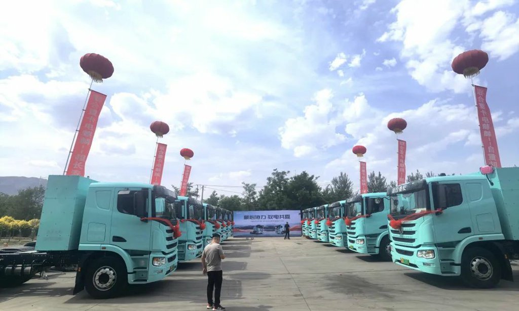 30台联合重卡电麒麟交付宁夏,助力西北物流绿色升级 - 第1张 - 提加商用车网 30台联合重卡电麒麟交付宁夏,助力西北物流绿色升级 - 第1张