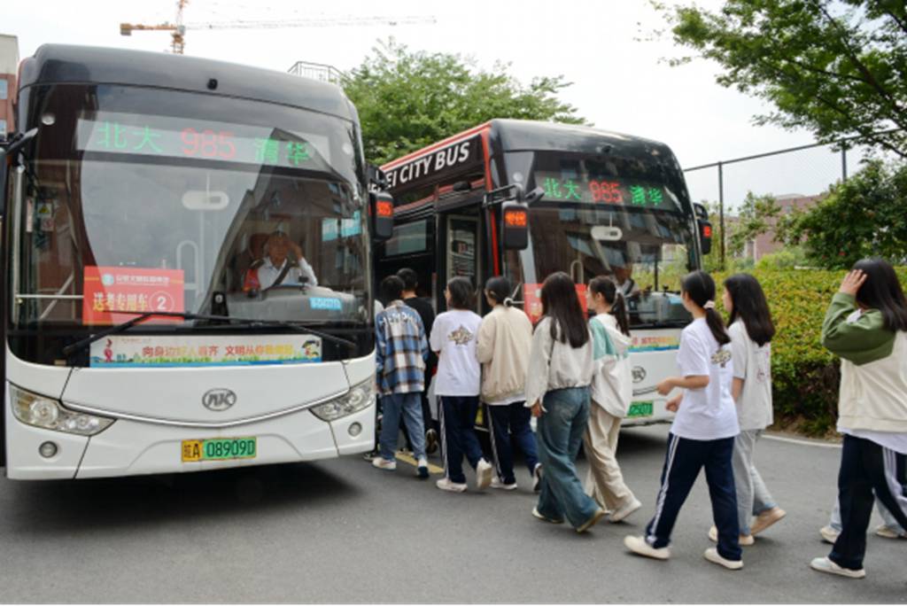 安凯客车变身“985逐梦专列” 合肥公交暖心护航高考路 - 第2张 - 提加商用车网 安凯客车变身“985逐梦专列” 合肥公交暖心护航高考路 - 第2张