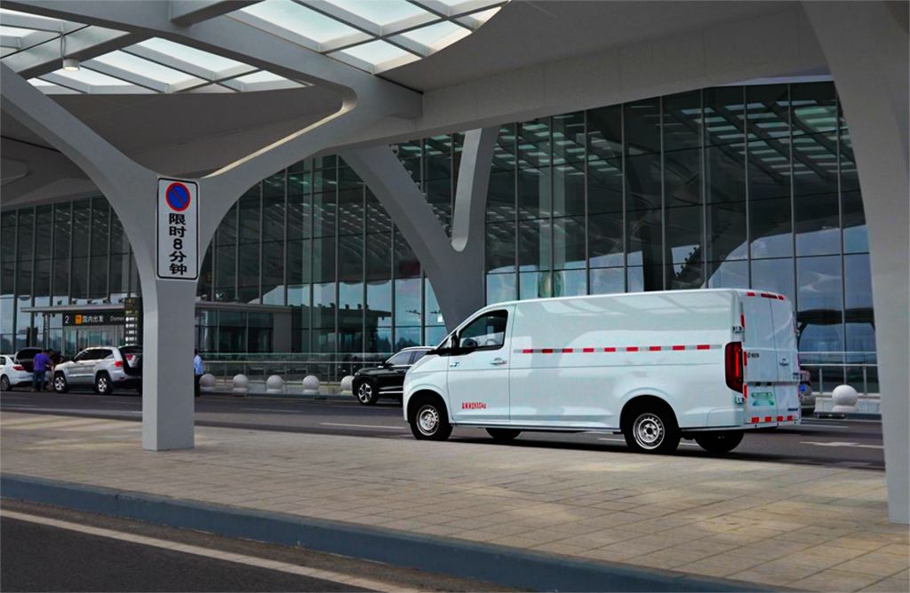 毕业季货运好帮手，不限行的电动物流车——东风睿立达助力司机轻松创收 - 第1张