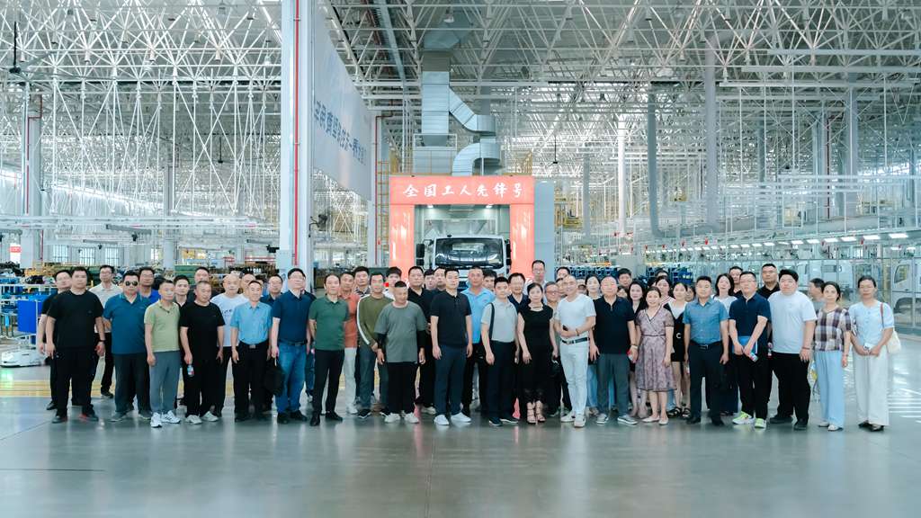 运满四方,一路东风—东风股份牵手襄阳物流伙伴 - 第1张 - 提加商用车网 运满四方,一路东风—东风股份牵手襄阳物流伙伴 - 第1张