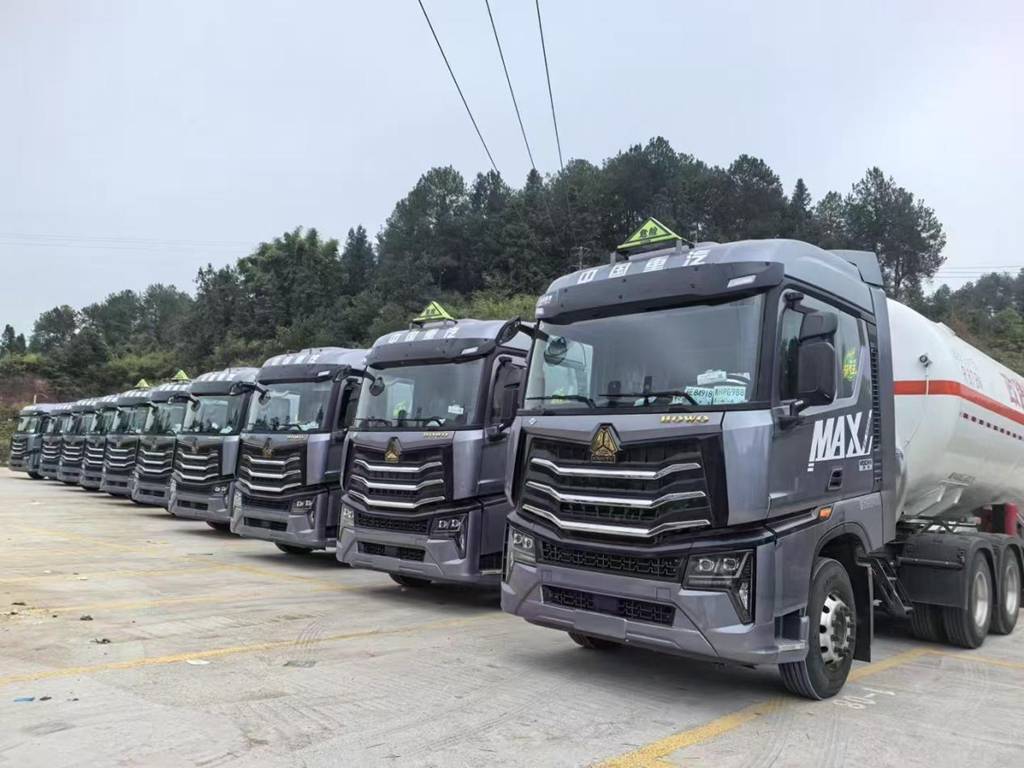 一次性采购二十台豪沃 MAX 燃气车！干的就是危化品运输！ - 第1张
