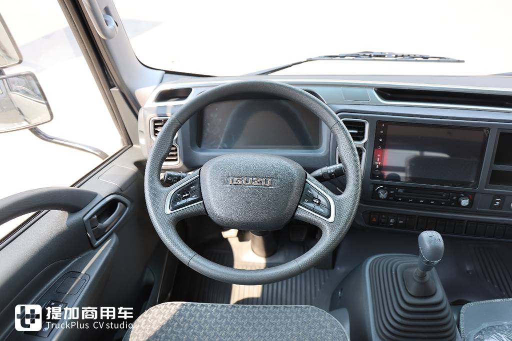 宽体驾驶室,高端双排轻卡的标杆,实拍庆铃五十铃KV100双排轻卡 - 第11张 - 提加商用车网 宽体驾驶室,高端双排轻卡的标杆,实拍庆铃五十铃KV100双排轻卡 - 第11张