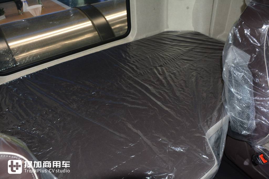 节气5%,高端燃气车新体验,乘龙HK 630马力LNG牵引车实拍 - 第13张 - 提加商用车网 节气5%,高端燃气车新体验,乘龙HK 630马力LNG牵引车实拍 - 第13张