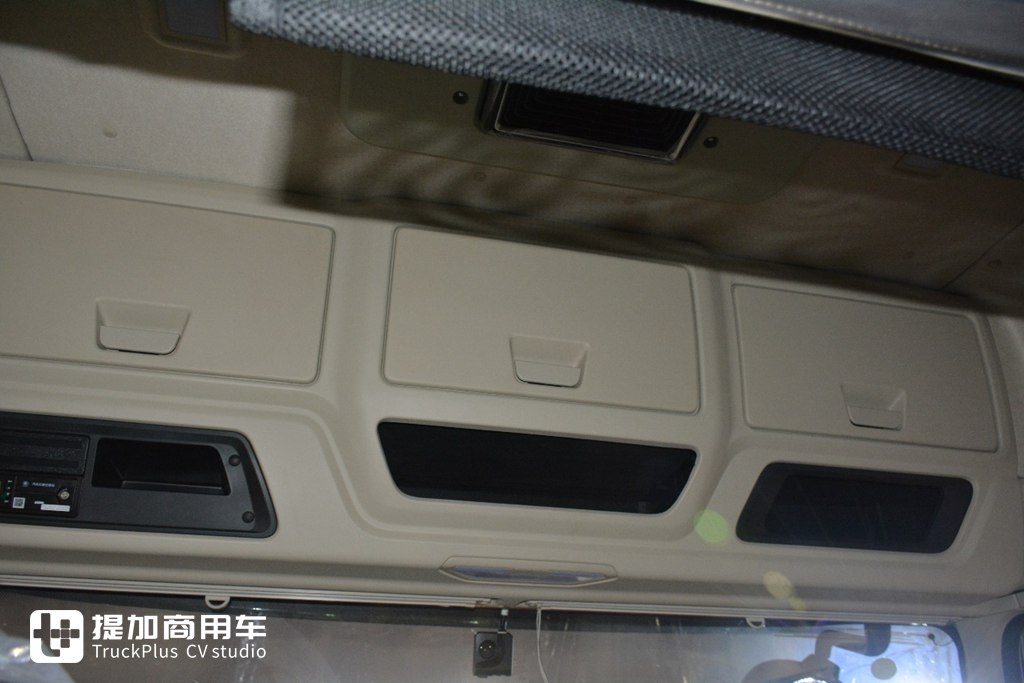 节气5%,高端燃气车新体验,乘龙HK 630马力LNG牵引车实拍 - 第14张 - 提加商用车网 节气5%,高端燃气车新体验,乘龙HK 630马力LNG牵引车实拍 - 第14张