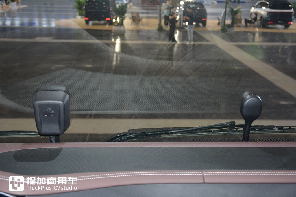 节气5%,高端燃气车新体验,乘龙HK 630马力LNG牵引车实拍 - 第16张 - 提加商用车网 节气5%,高端燃气车新体验,乘龙HK 630马力LNG牵引车实拍 - 第16张