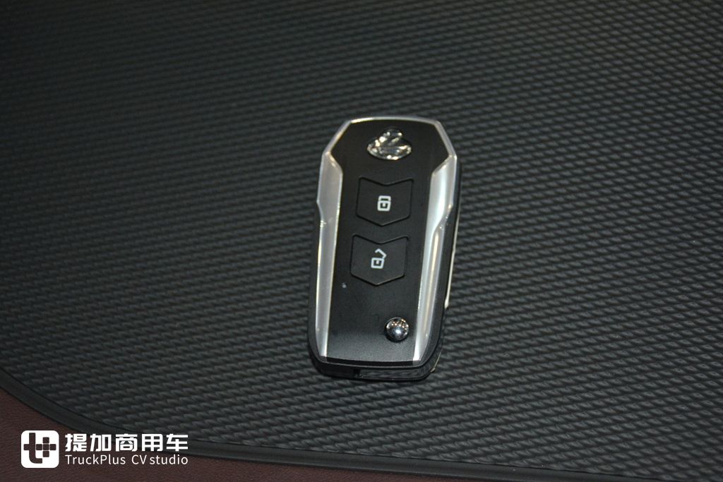 节气5%,高端燃气车新体验,乘龙HK 630马力LNG牵引车实拍 - 第17张 - 提加商用车网 节气5%,高端燃气车新体验,乘龙HK 630马力LNG牵引车实拍 - 第17张