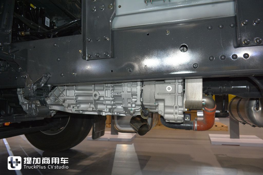 节气5%,高端燃气车新体验,乘龙HK 630马力LNG牵引车实拍 - 第19张 - 提加商用车网 节气5%,高端燃气车新体验,乘龙HK 630马力LNG牵引车实拍 - 第19张