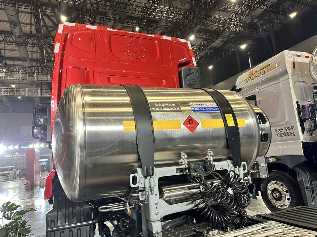 国四置换至高省11万！乘龙H5V创富版燃气重卡谁开谁赚 - 第2张