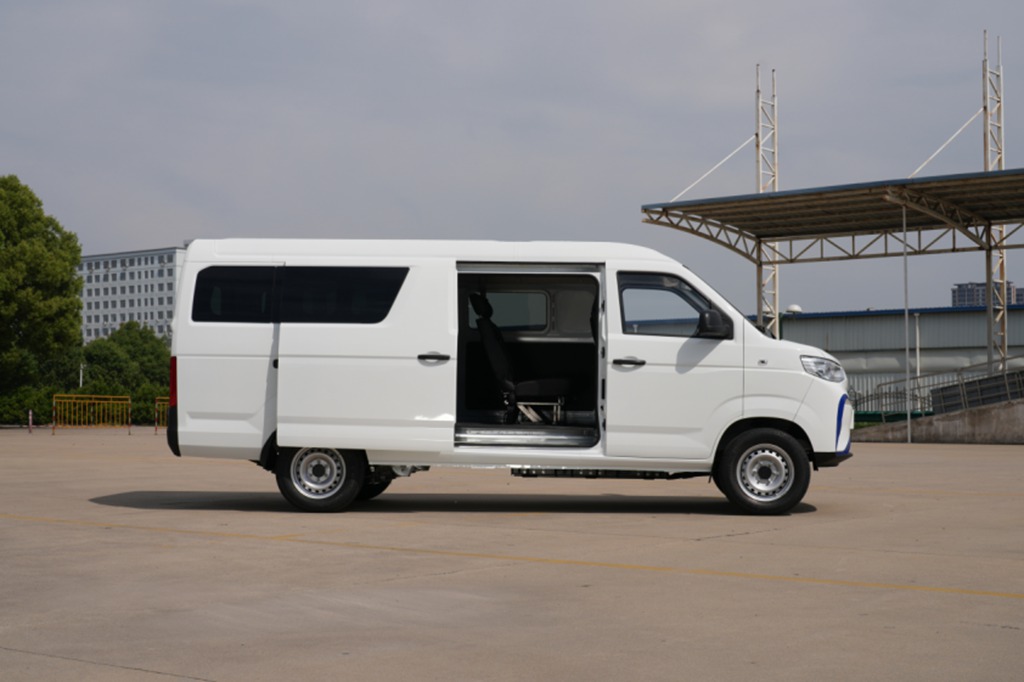 油车限行电车畅跑,蓝猫客运版凭何成为创富新宠? - 第2张 - 提加商用车网 油车限行电车畅跑,蓝猫客运版凭何成为创富新宠? - 第2张