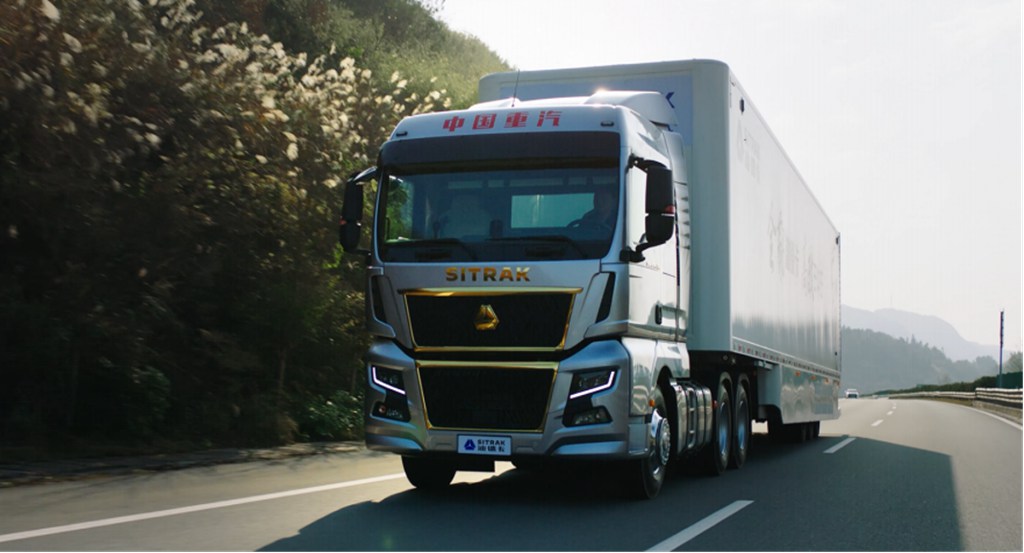 护航梦想征途,礼赞锦绣未来!中国重汽为万千学子高考加油! - 第2张 - 提加商用车网 护航梦想征途,礼赞锦绣未来!中国重汽为万千学子高考加油! - 第2张