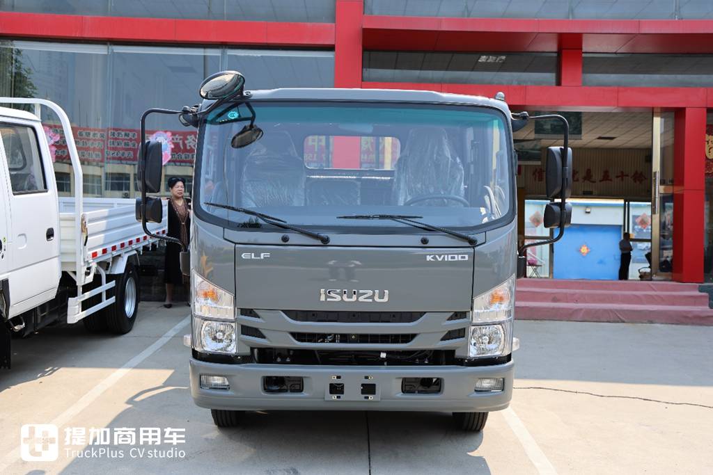 宽体驾驶室,高端双排轻卡的标杆,实拍庆铃五十铃KV100双排轻卡 - 第2张 - 提加商用车网 宽体驾驶室,高端双排轻卡的标杆,实拍庆铃五十铃KV100双排轻卡 - 第2张