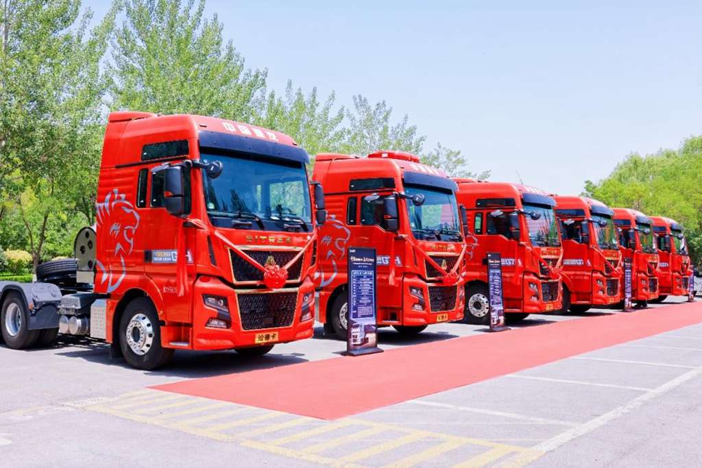 中国重汽汕德卡G7H 720马力燃气牵引车荣耀上市! - 第2张 - 提加商用车网 中国重汽汕德卡G7H 720马力燃气牵引车荣耀上市! - 第2张