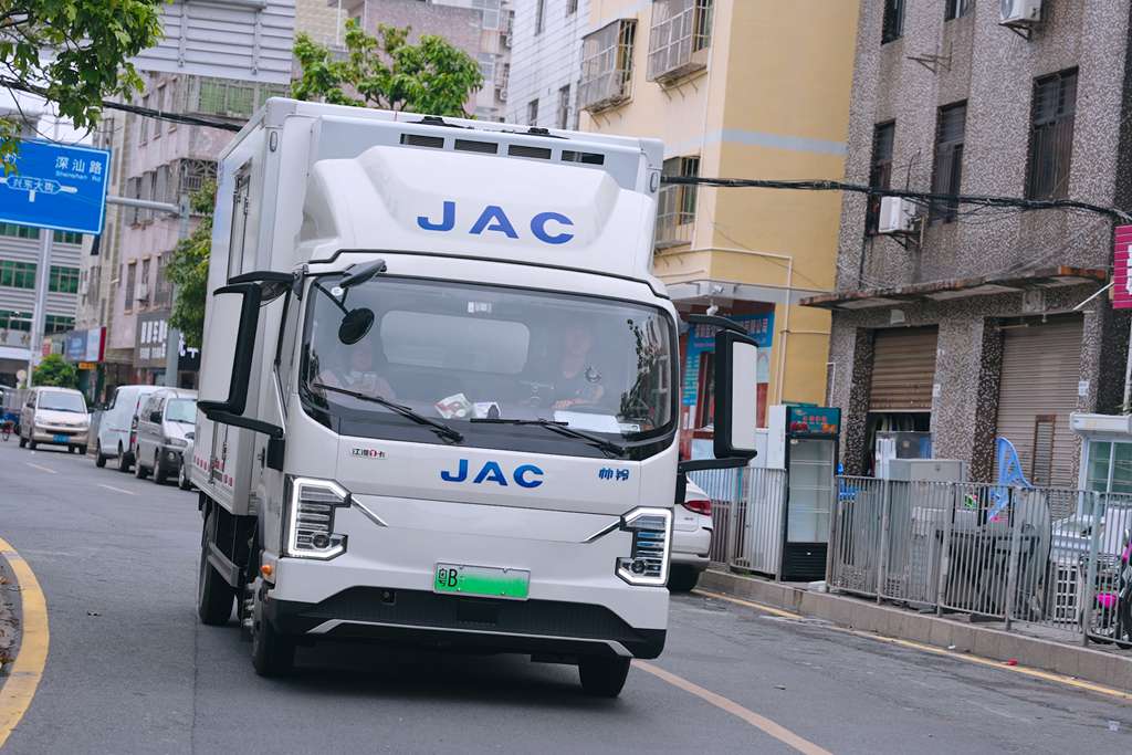 大电量=长续航?深圳江淮新能源轻卡ES9冷藏车车主张师傅有话说:不要玩数字游戏 - 第2张 - 提加商用车网 大电量=长续航?深圳江淮新能源轻卡ES9冷藏车车主张师傅有话说:不要玩数字游戏 - 第2张